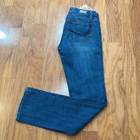 Refuge Blue Jeans NWT Style The Sweet Skinny Size 9 98% cotton 2% spandex - Picture 1 of 13